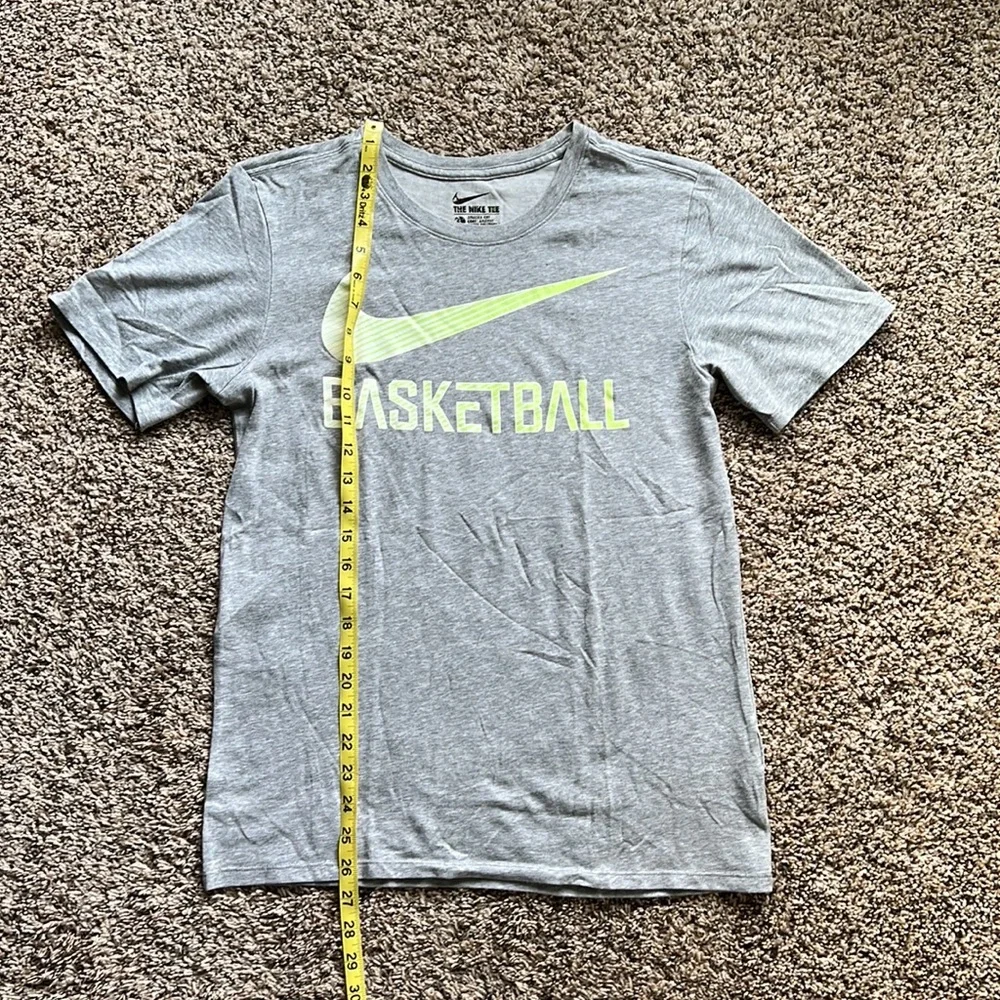 Nike Basketball Shirts, Men’s Size S, lot of 4 shirts